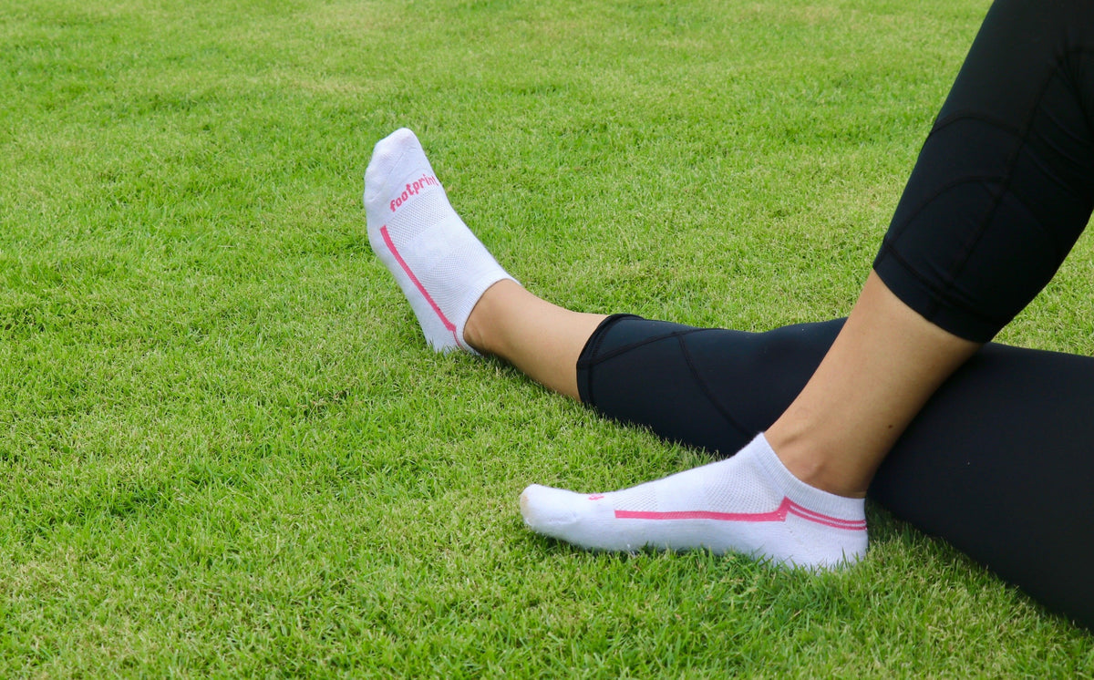 No-Show White/Pink Bamboo Performance Socks