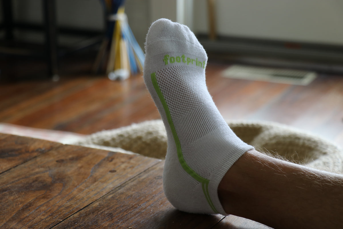 No-Show White/Green Bamboo Performance Socks